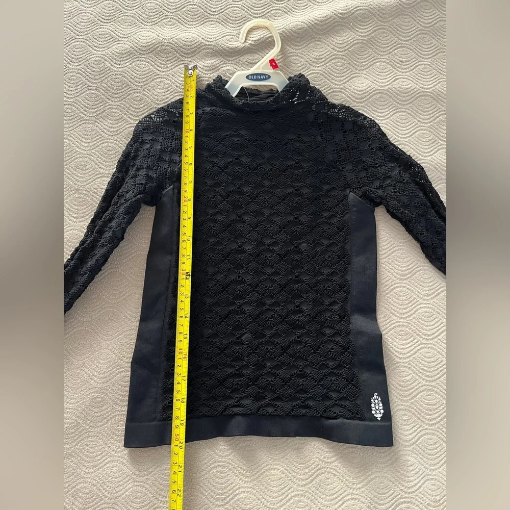 Free People Diamond Lace mock neck top in black size m/l